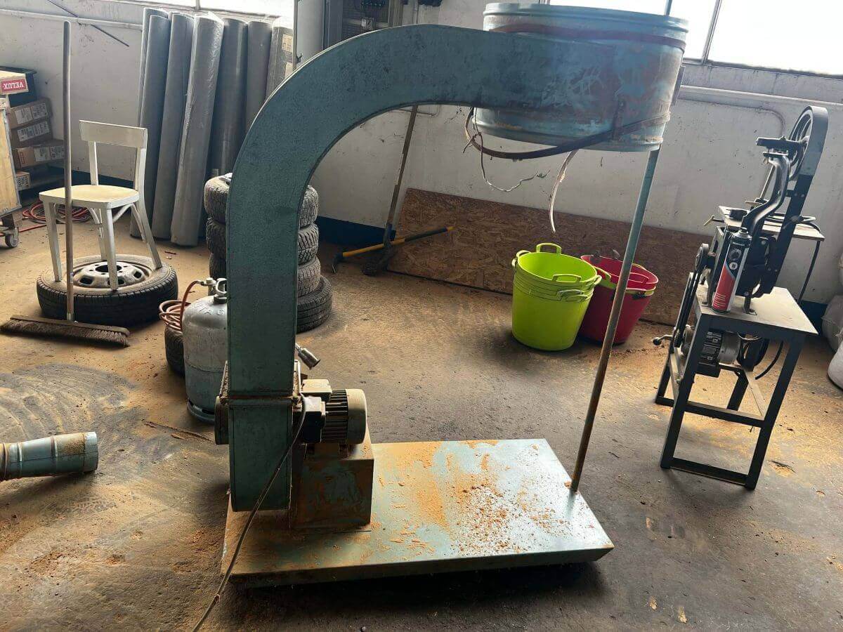 Moule d'injection et machine-outil avant nettoyage industriel